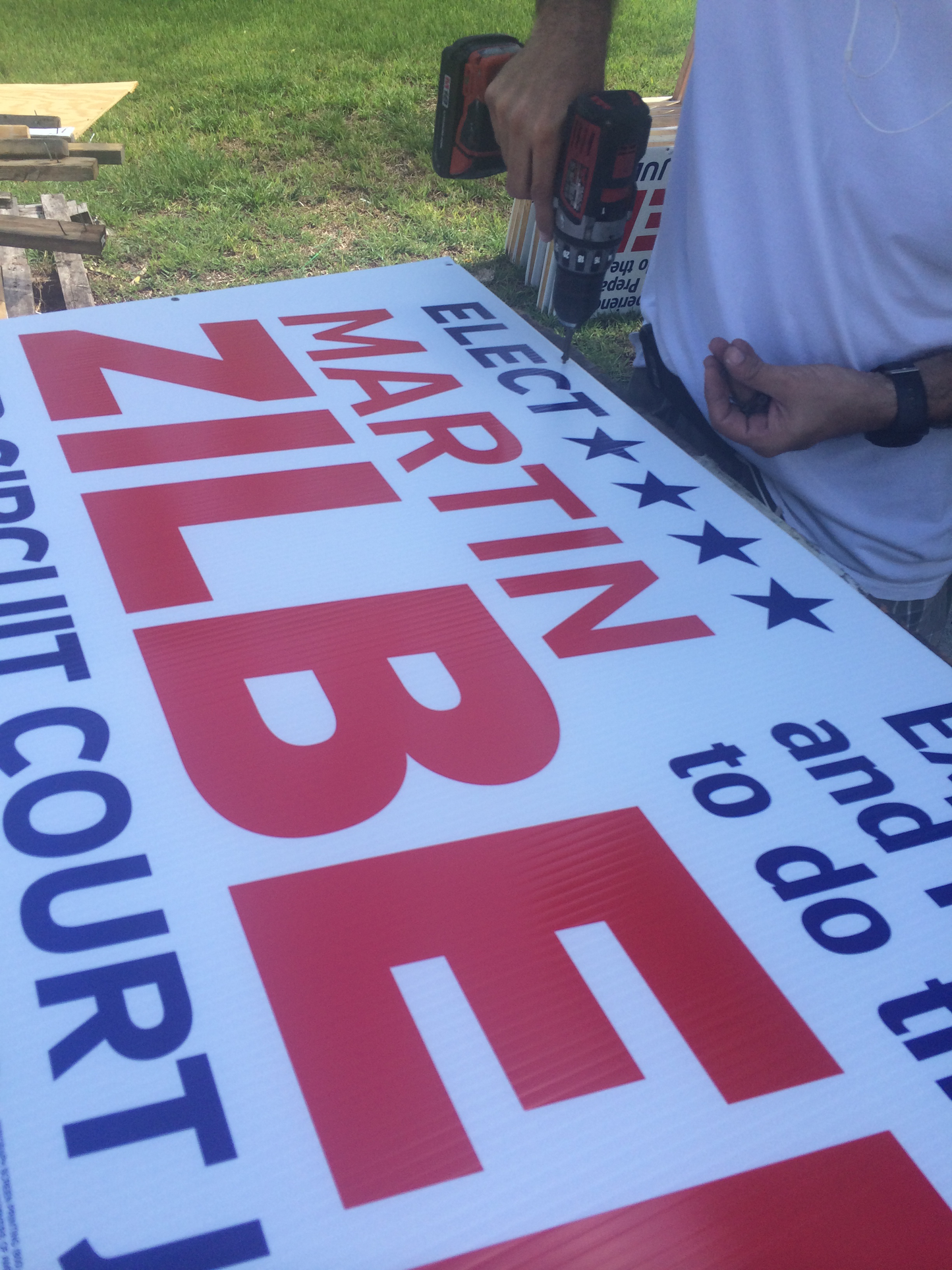 Roadside and Post‑Mounted Campaign Signs